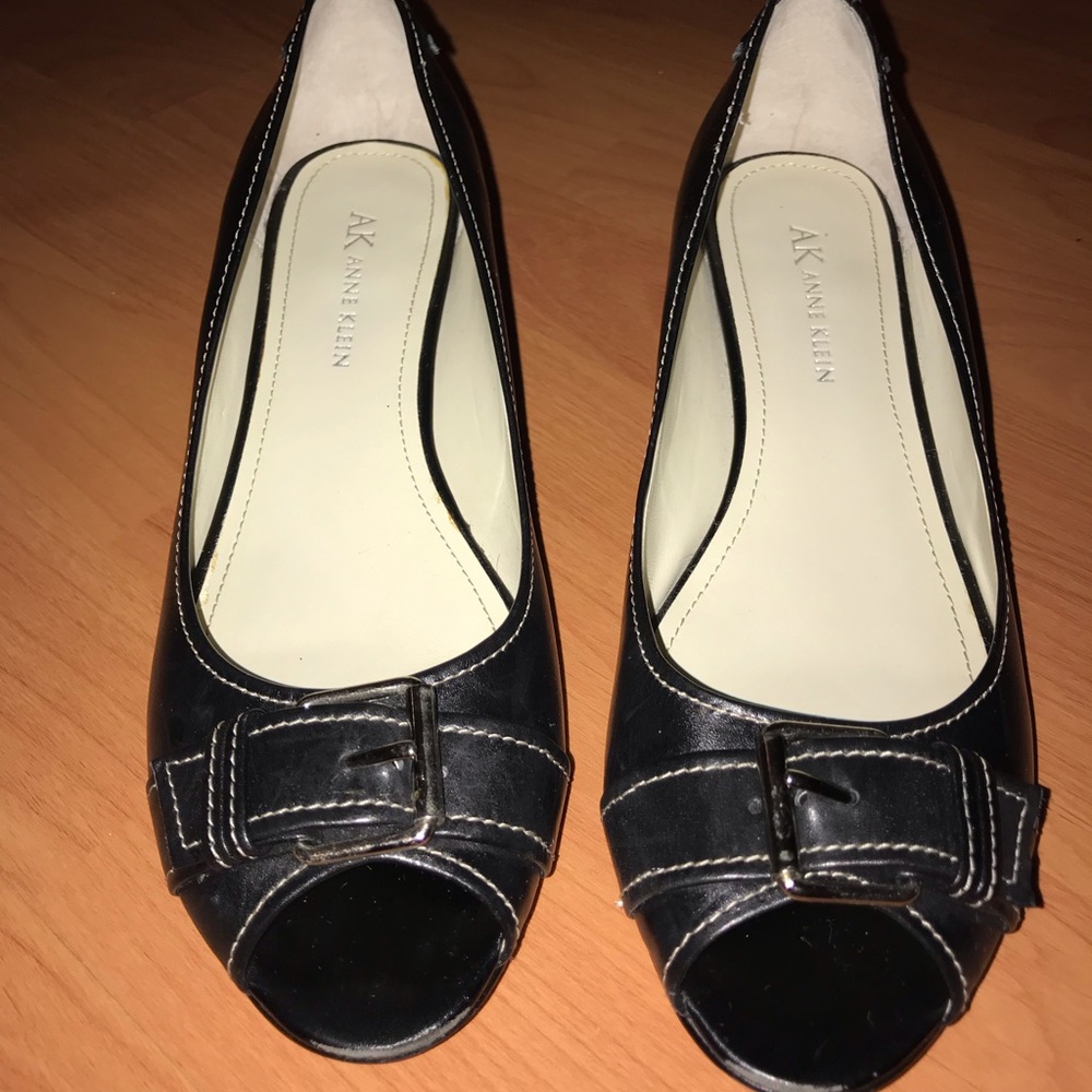 Anne Klein Black Leather Peep Toe Low Heel Sz 6.5